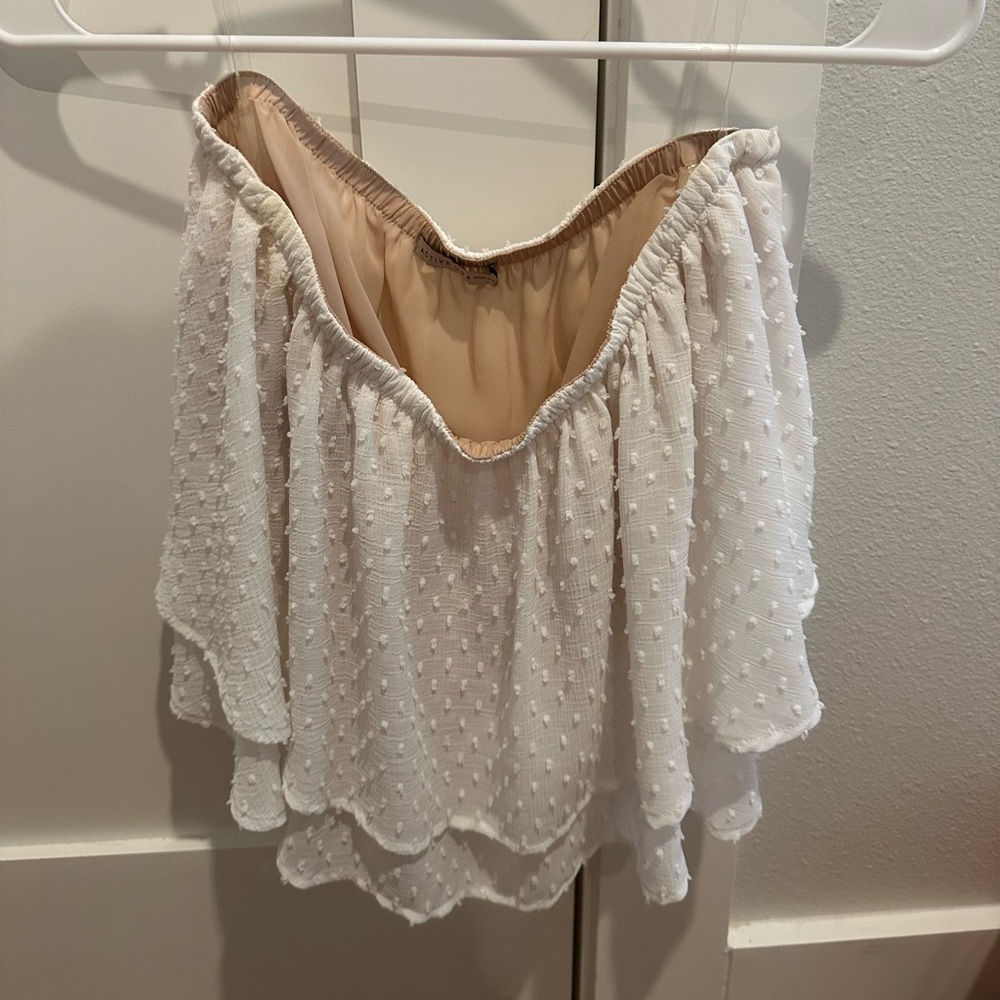 Strapless white flowwy top